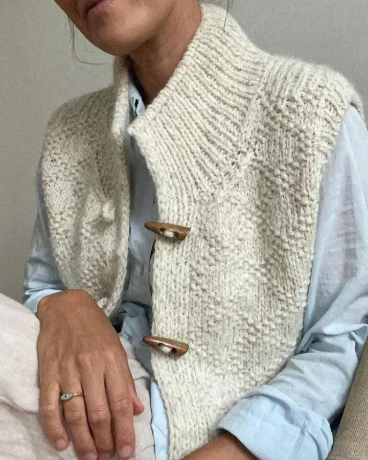 AVELISSE – SOPHISTICATED SLEEVELESS KNIT VEST