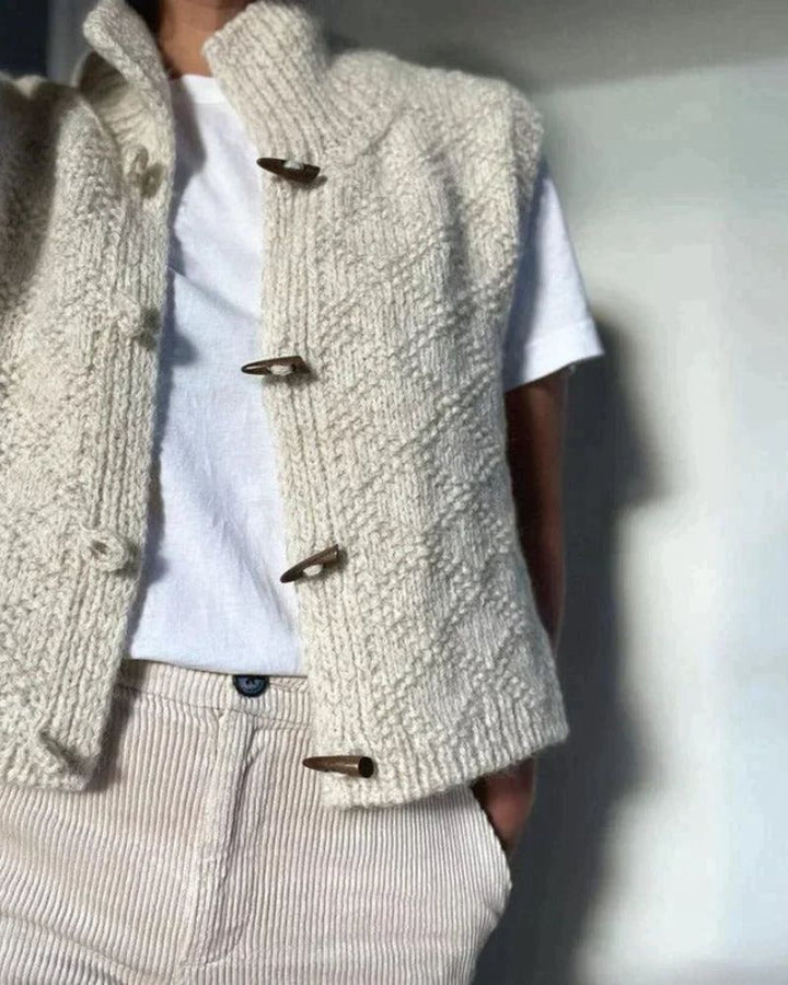 AVELISSE – SOPHISTICATED SLEEVELESS KNIT VEST
